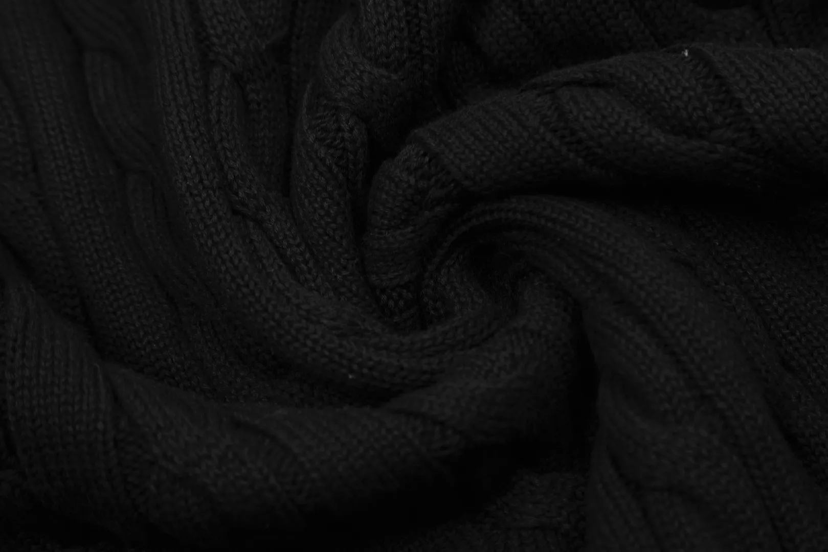 🅿️250 "Top quality" Style number: DS014# [Ralph Lauren half-zip solid color pony embroidered logo twist knitted sweater] ✅Ralph Lauren half-zip classic basic versatile unisex couple pullover sweater ✅Main supplier platform live broadcast Wholesale entity Replenish when out of stock Not removed from shelves ✅ZP quality 1:1 version Scan the code to enter the GF website Counter quality ✅Detailed quality The only one in Guangzhou Imported quality cotton yarn, focusing on high-end, cost-effective, good quality needless to say ✅The version is restored to the original order, the maximum size can be worn up to 200 pounds, loose, comfortable and stress-free ✅The upper body is simple and easy to match, ootd must-have style, good-looking clothes are never picky, a must-have wardrobe recommendation Size: S-XL Color: Navy blue, off-white, black, gray, khaki, light blue, yellow, pink, olive green, Chinese red
